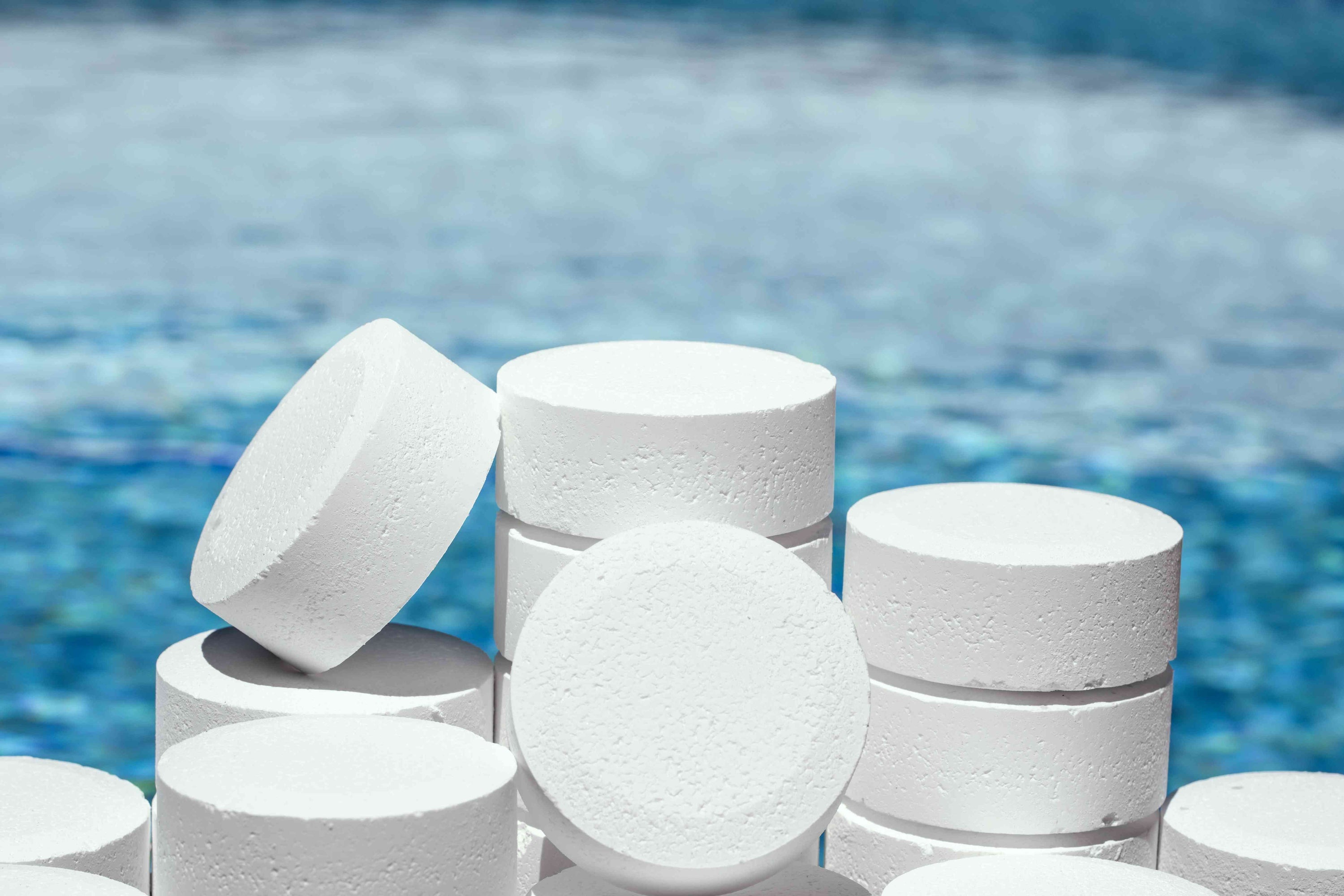 Hot Tub Chlorine vs Bromine Tablets: Which One Is Really Better for Your Water?
