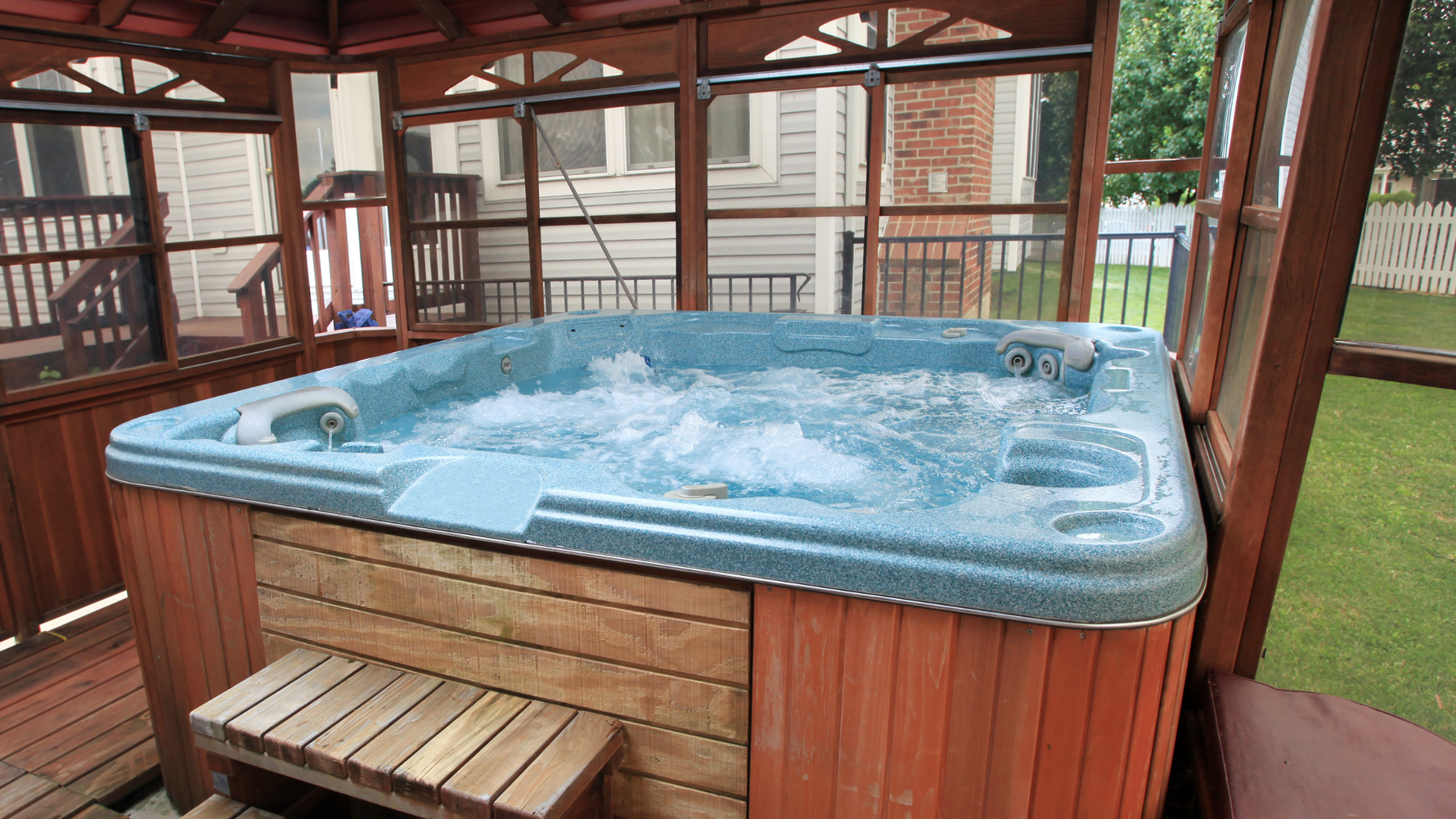 Hot Tub Safety Rules Everyone Should Follow